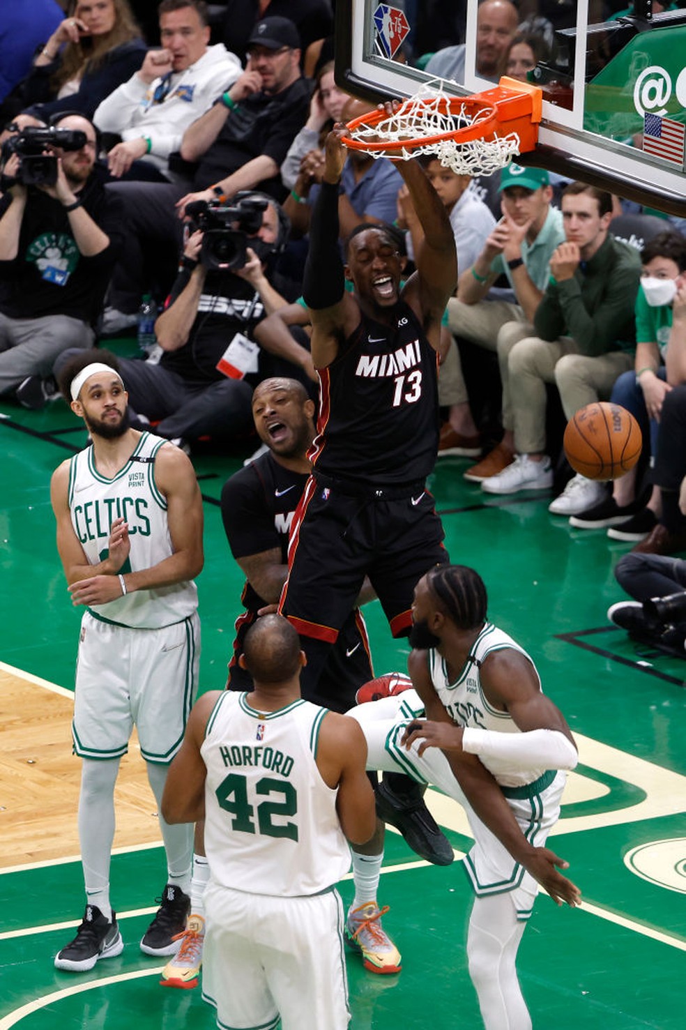  Bam Adebayo marca 31 pontos na vitória do Heat sobre os Celtics — Foto: Getty Images