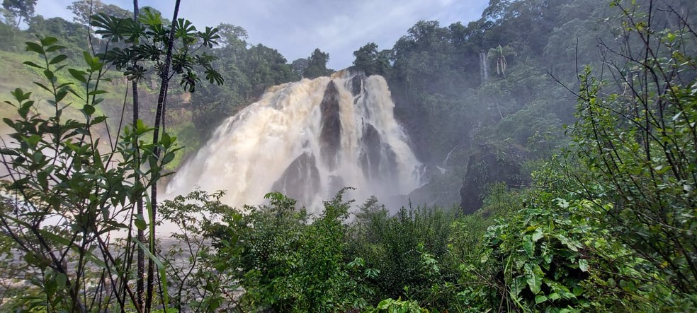 Homem está desaparecido desde a tarde de domingo (21) depois que caiu na Cachoeira Curuá, que fica a 150 km da cidade de Guarantã do Norte — Foto: Corpo de Bombeiros de Guarantã do Norte