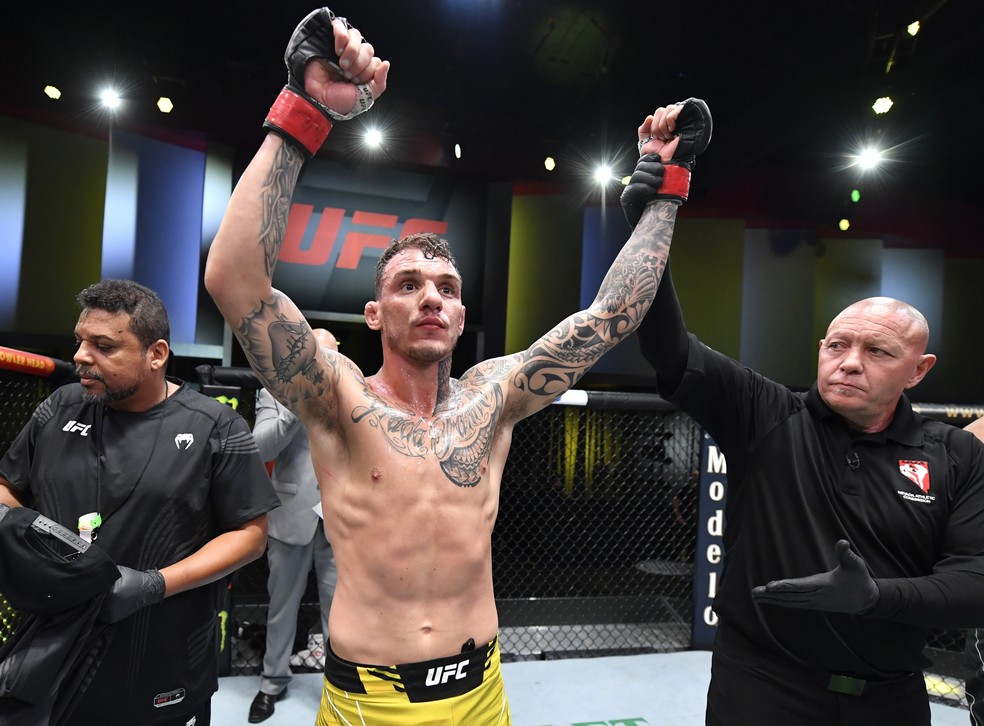 Renato Moicano foi o único brasileiro a vencer no UFC Gane x Volkov — Foto: Getty Images