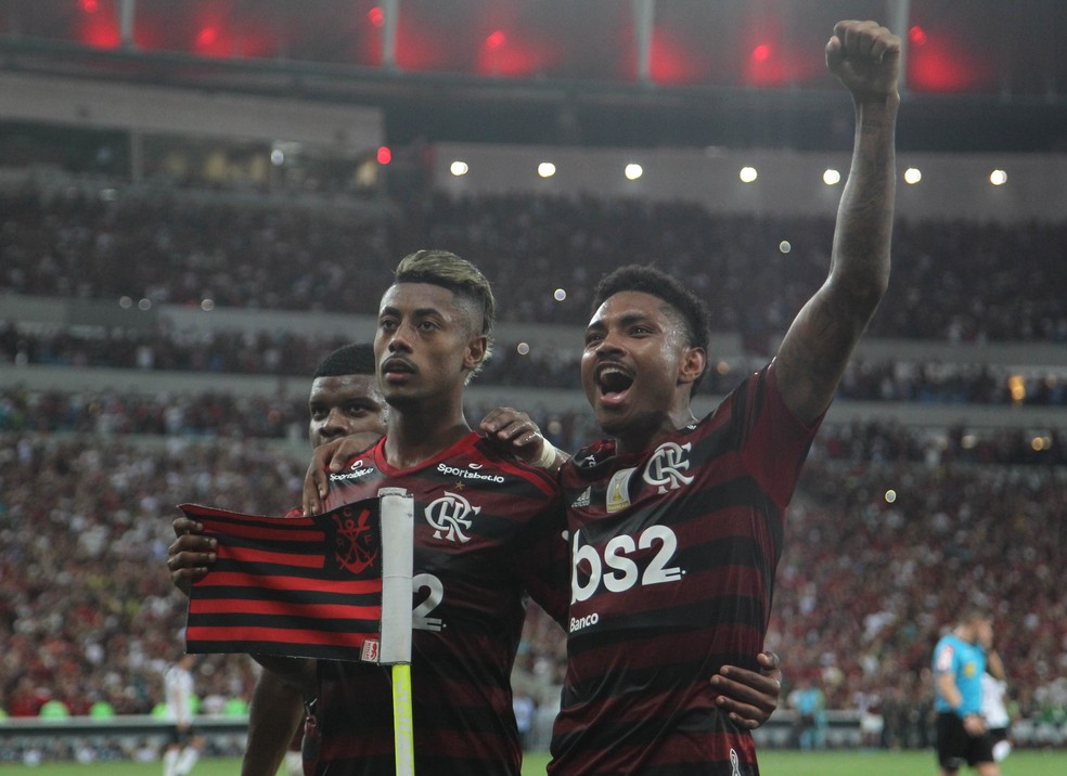 Bruno Henrique e Vitinho marcaram os gols da vitória rubro-negra no Maracanã — Foto: André Durão / GloboEsporte.com