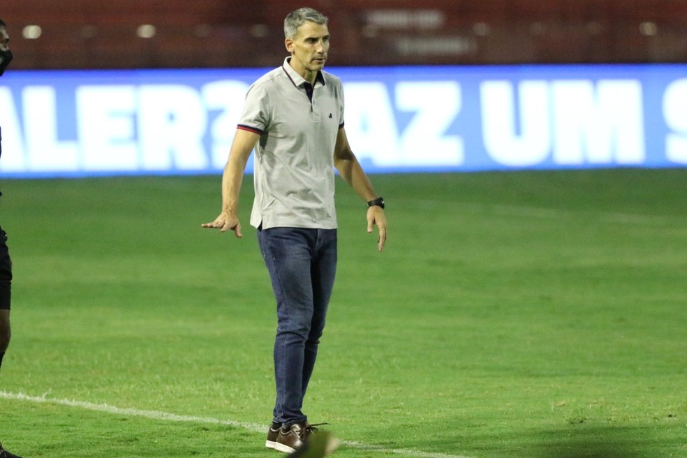 Vojvoda utilizou apenas 20 jogadores em 2022 com o Fortaleza — Foto: Marlon Costa / Pernambuco Press
