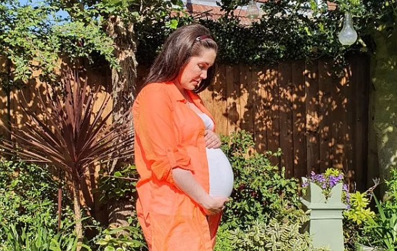 Lauren deve dar à luz em um mês, dois anos após a morte do marido (Foto: Reprodução/Daily Mail)