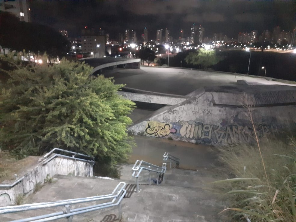 Jovem de 19 anos &eacute; preso ap&oacute;s roubar carro em &aacute;rea de lazer de Natal &mdash; Foto: S&eacute;rgio Henrique Santos/Inter TV Cabugi