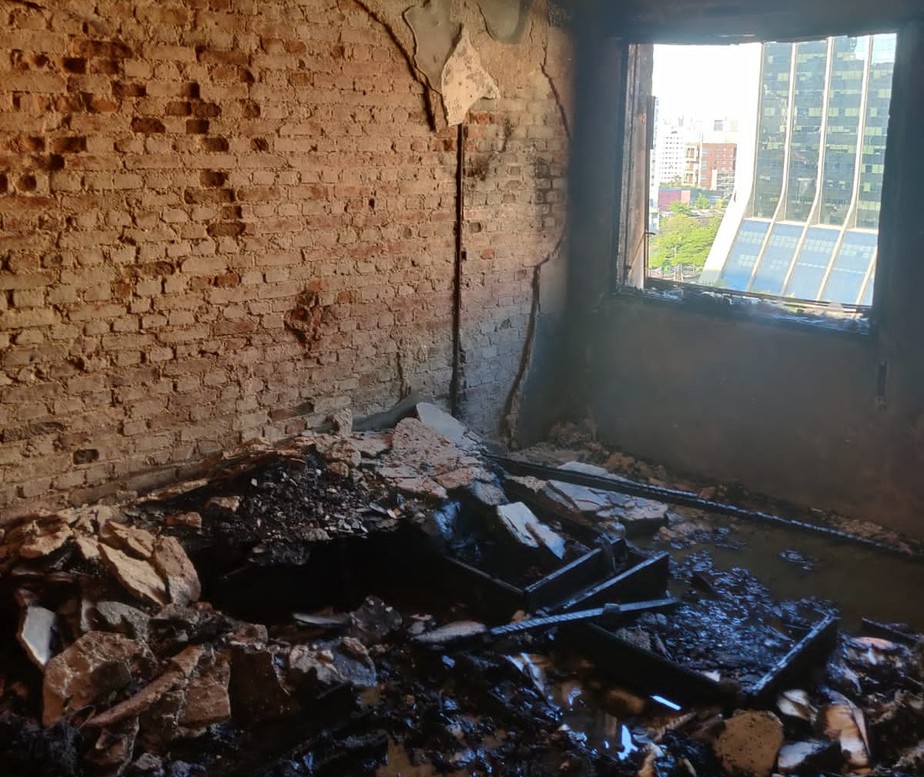 Revestimento das paredes do quarto do dramaturgo se desfez com ação do fogo