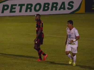 Rogério lamenta erros nas poucas finalizações do Salgueiro contra o Fla