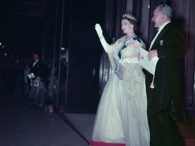 A Rainha Elizabeth durante evento oficial em 1965 (Foto: Getty Images)