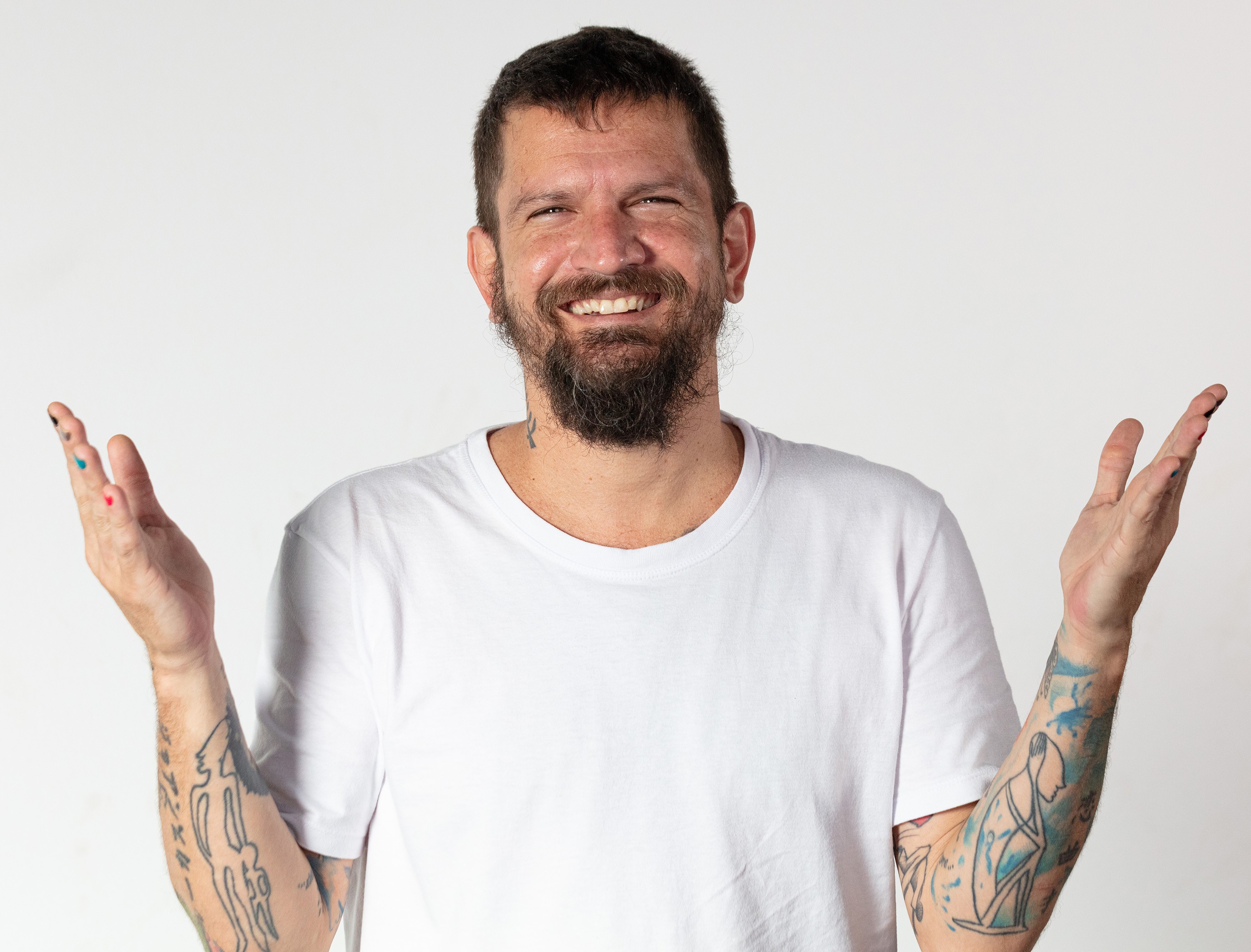 Saulo Fernandes alinha conexões com Dexter, Melim e Vitor Kley no quinto álbum solo, 'AETD+'