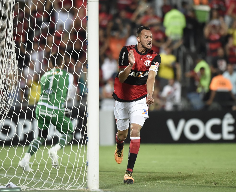 Réver comemora o primeiro gol do Flamengo contra o Bahia (Foto: André Durão)