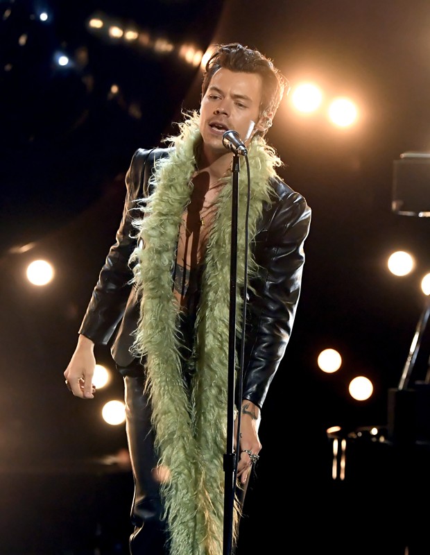Harry Styles se apresenta no Grammy 2021 (Foto: Getty Images)