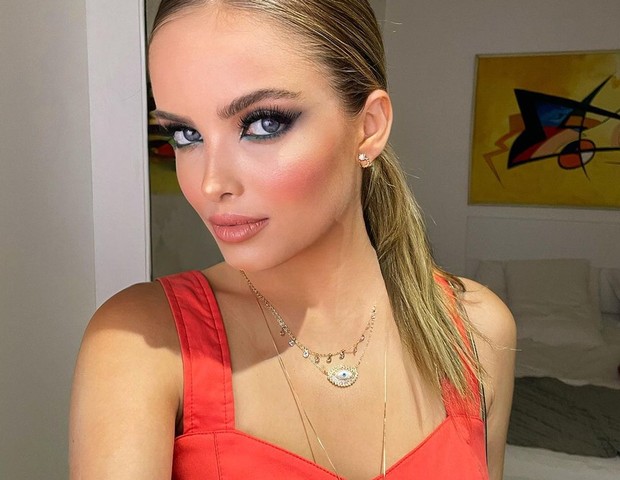 Giovanna Chaves 🧚🏻 on X: dama de vermelho  / X