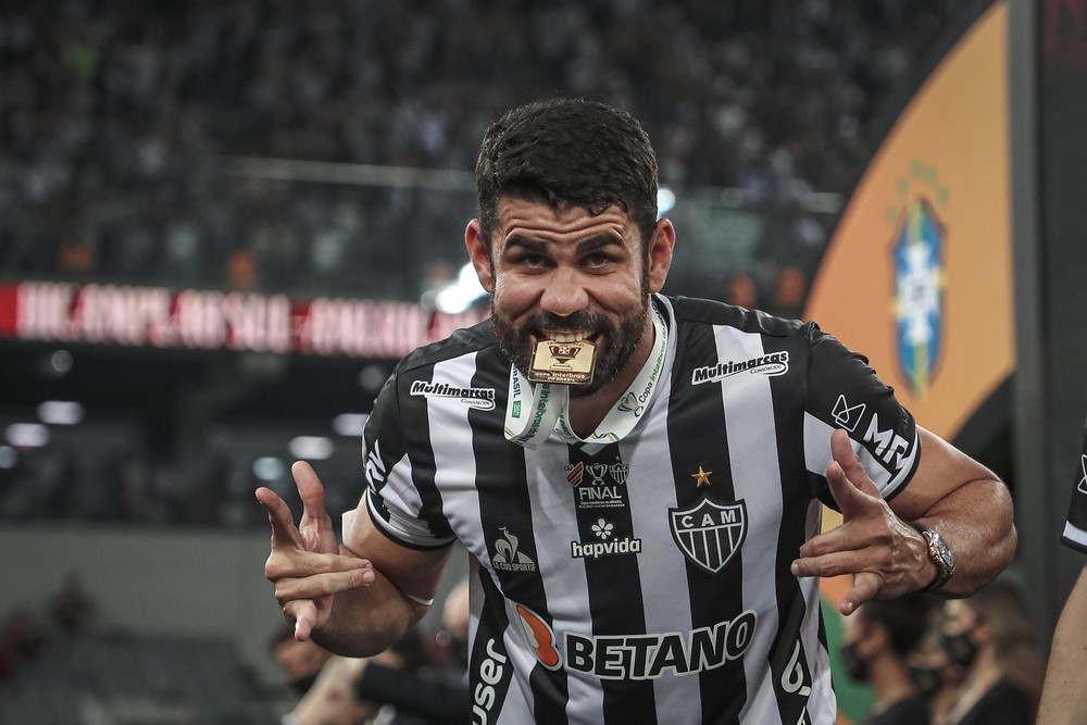 Na mira do Timão, Diego Costa ironiza rumor de que arcaria com multa para deixar o Atlético-MG