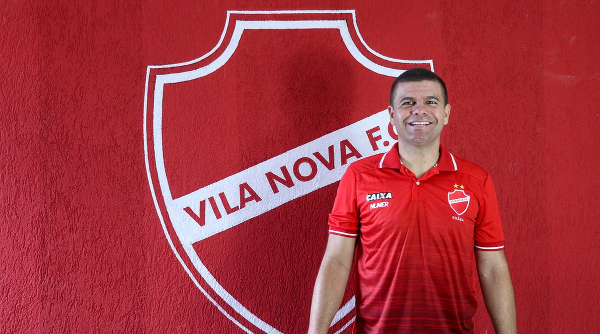 Umberto Louzer encara desafio e diz que responsabilidade no Vila deixa motivação ainda maior