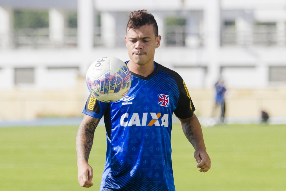 Cruzeiro é condenado a pagar R$ 300 mil a empresa por venda de Bernardo ao Vasco