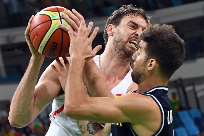 Gasol Espanha x Argentina (Foto: Mark RALSTON / AFP)