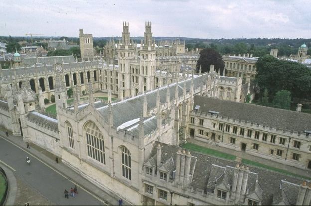 Pessoas da área de segurança do governo britânico estão especialmente preocupadas com a possibilidade de universidades serem alvo de furtos de pesquisas e propriedade intelectual (Foto: BBC)
