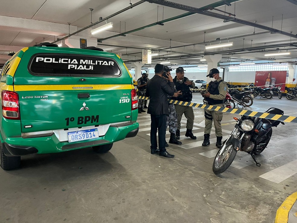 Cliente reage e mata assaltante dentro de salão em Teresina — Foto: Anielle Brandão/TV Clube