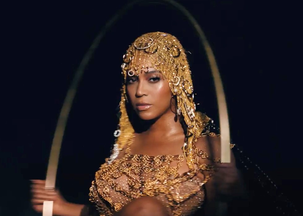 Beyoncé em cena do trailer de Black is King (Foto: Reprodução / Youtube)