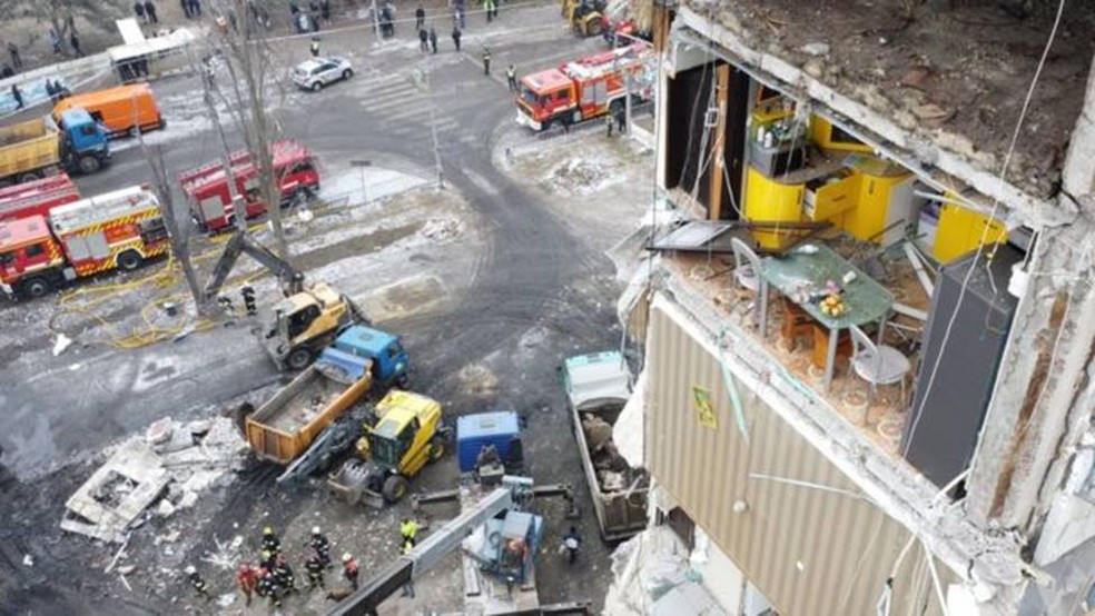 O ataque ao prédio matou pelo menos 40 pessoas — Foto: YAN DOBRONOSOV/via BBC