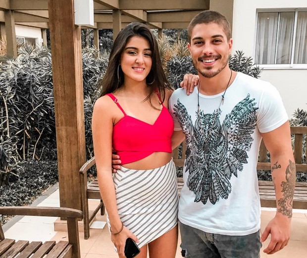 Douglas Sampaio e a namorada, Marcella Bittencourt (Foto: Reprodução/Instagram)