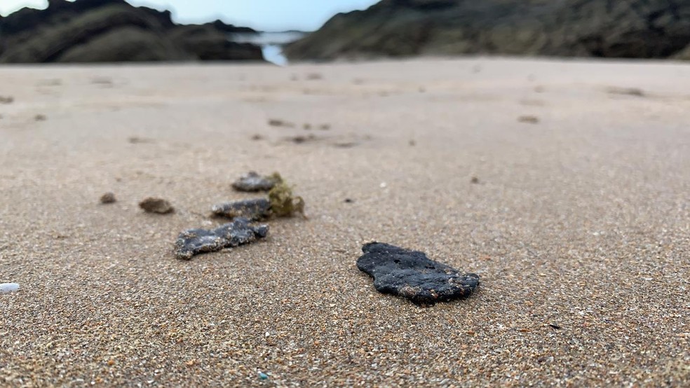 Em Piatã, as manchas ainda são pequenas e se assemelham ao tamanho de uma moeda. — Foto: Victor Silveira / TV Bahia