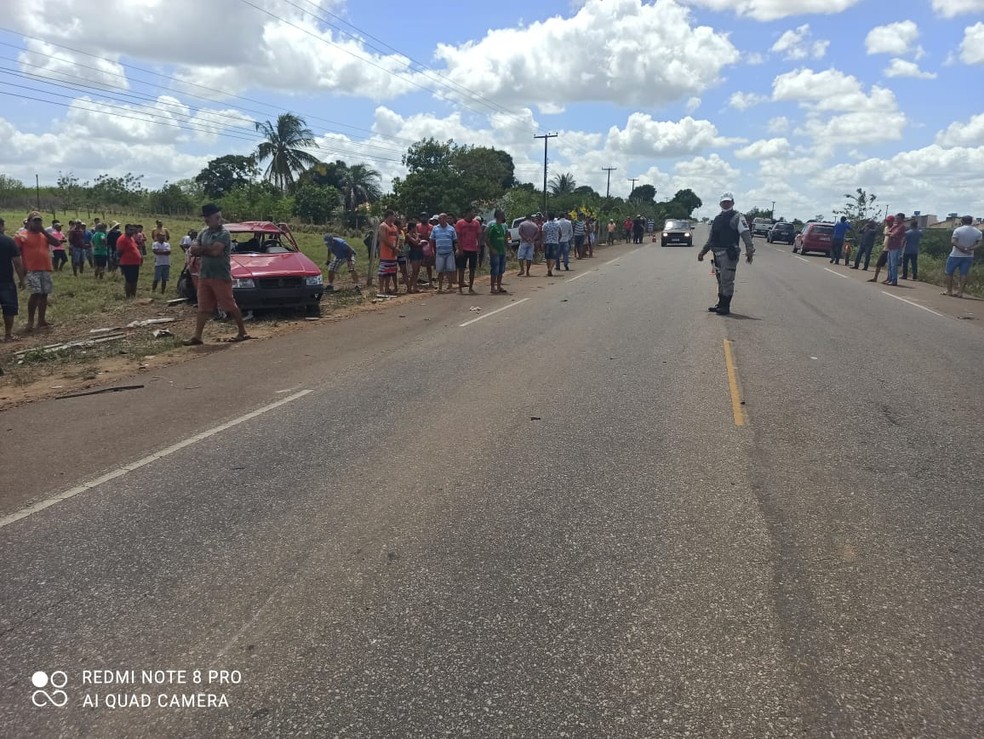 Militares do BPRv foram acionados ao local do acidente que deixou dois mortos e o prefeito de Belo Monte ferido — Foto: BPRv