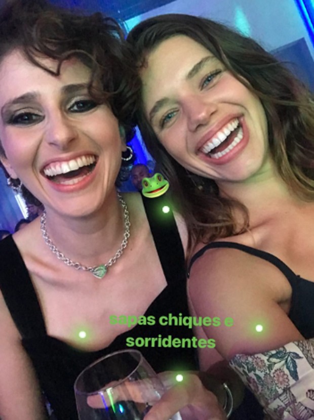 Carol Duarte e Bruna Linzmeyer (Foto: Reprodução/Instagram)
