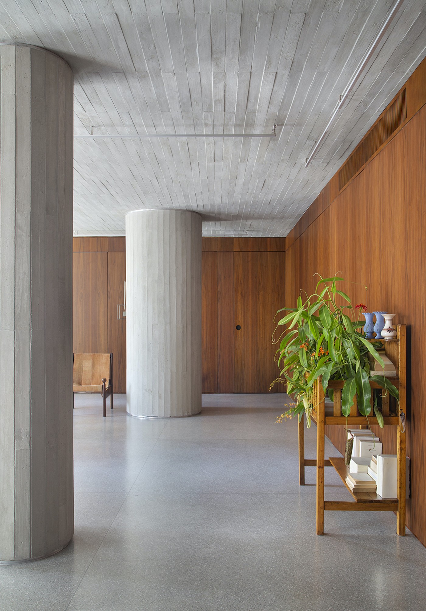 Apartamento DN, projeto do escritório BC Arquitetos, que revitalizou imóvel dos anos 1970 e levou medalha Gold — Foto: Denilson Machado / Divulgação