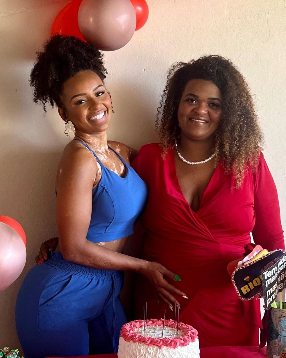 Aos 38 anos, mãe de Natália Deodato está grávida: 