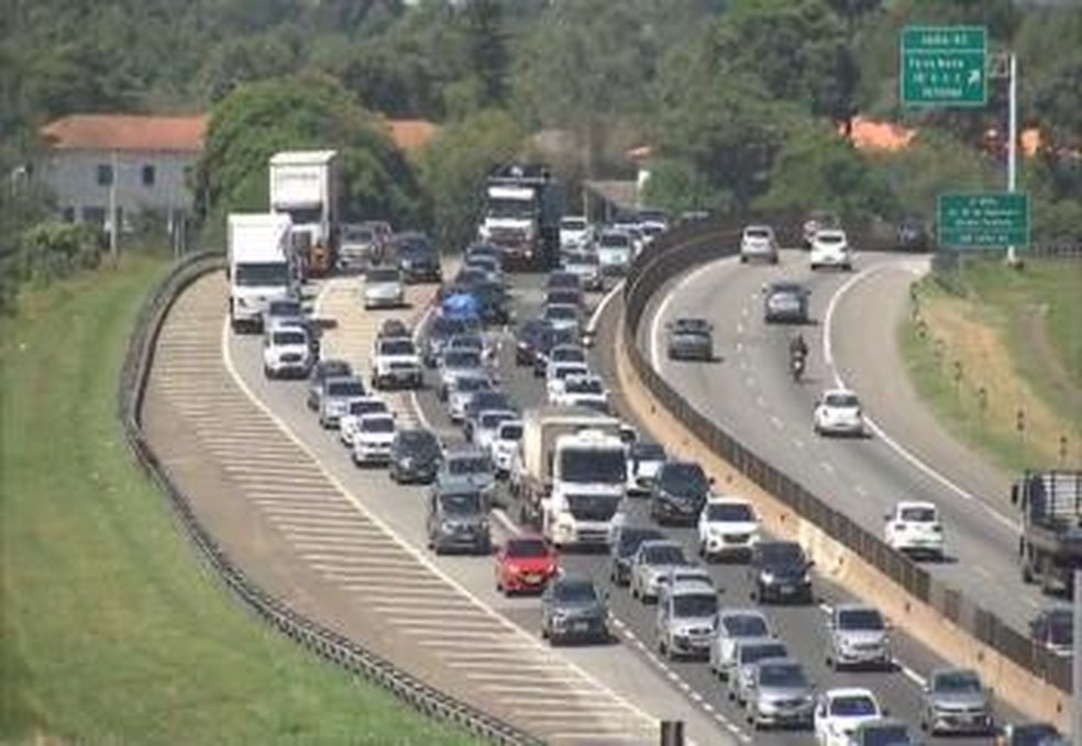 Congestionamento na altura do km 53 da Rodovia Anhanguera — Foto: Reprodução/TV Tem
