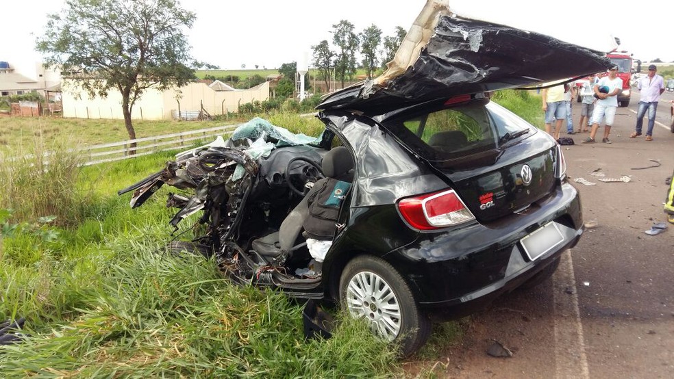 Motorista do VW Gol morreu vítima do acidente em Rancharia (Foto: James Ribeiro/Guarda Municipal)