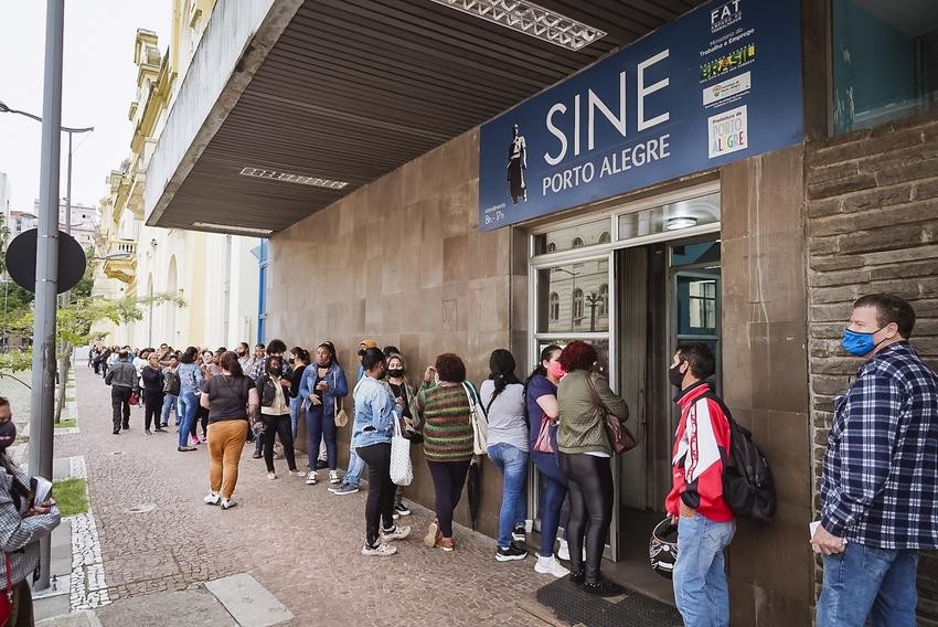 Sine oferece 1.195 vagas de emprego em Porto Alegre