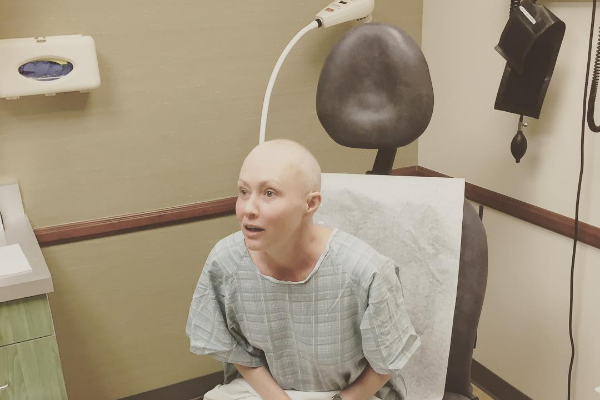 A atriz Shannen Doherty em seu tratamento (Foto: Instagram)
