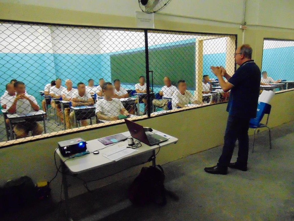 Detentos de 20 unidades prisionais da região participam da 2ª fase da Obmep neste sábado (8) — Foto: SAP