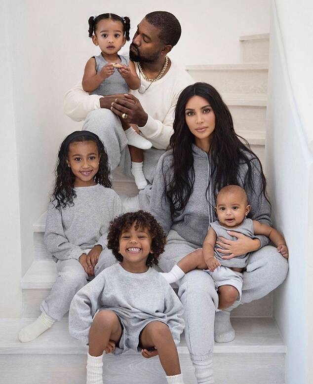 Kim Kardashian e família (Foto: Reprodução/Instagram)