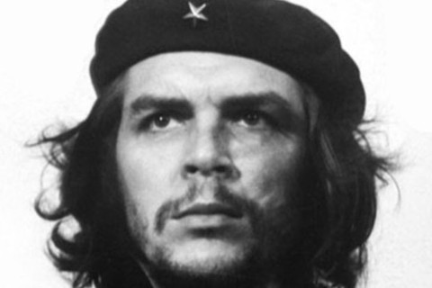 Che Guevara, o popular guerrilheiro revolucionário, ainda estampa camisetas com seu rosto e bigode que entraram para a história