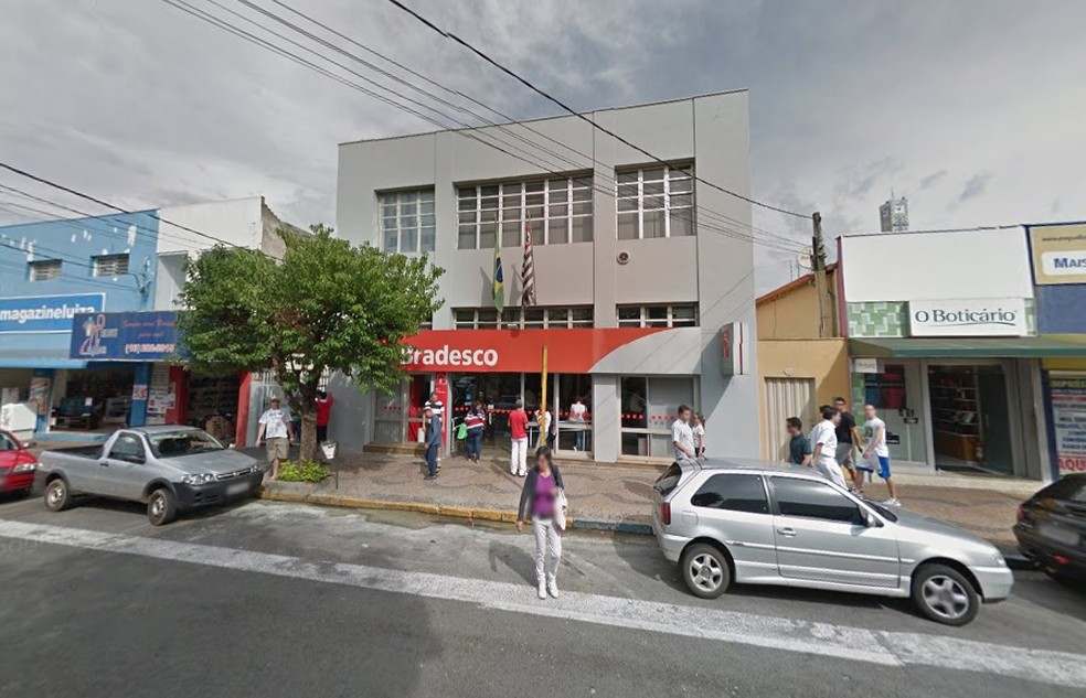 Ag&ecirc;ncia do Bradesco em Mat&atilde;o fecha para desinfec&ccedil;&atilde;o ap&oacute;s funcion&aacute;rio ter suspeita de Covid-19 &mdash; Foto: Reprodu&ccedil;&atilde;o/Google Maps