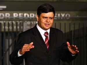 24.nov.2012 - Para advogado de Macarrão, foi realizado um julgamento dentro da lei. "A defesa se dá por satisfeita", declarou Leonardo Diniz (Foto: Maurício Vieira/G1)