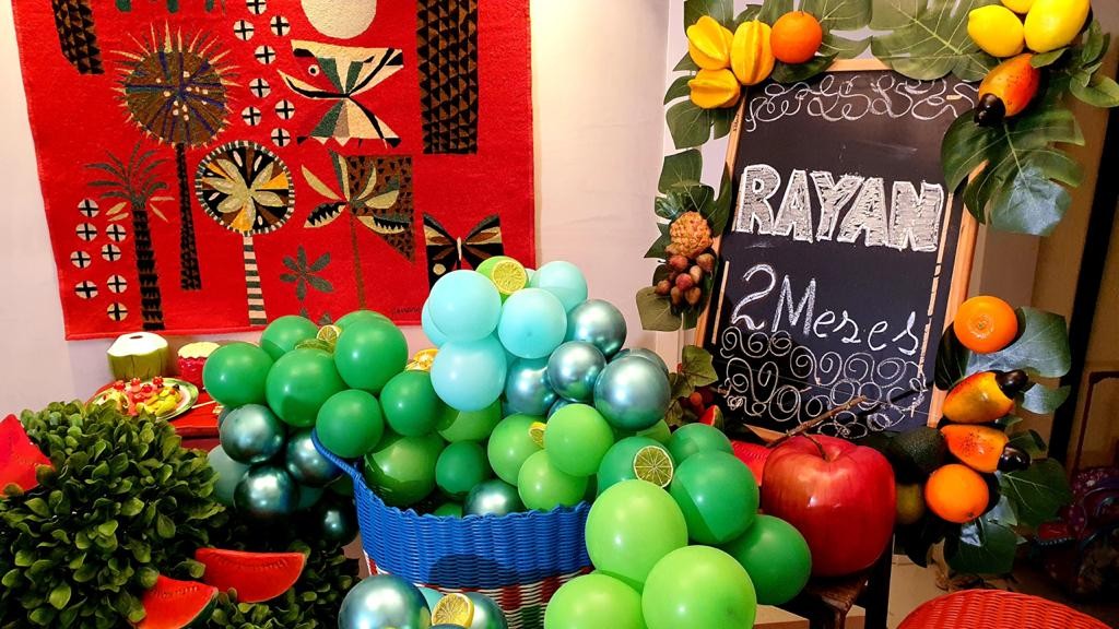 Malvino Salvador e Kyra Gracie celebram 2 meses de Rayan (Foto: Divulgação)