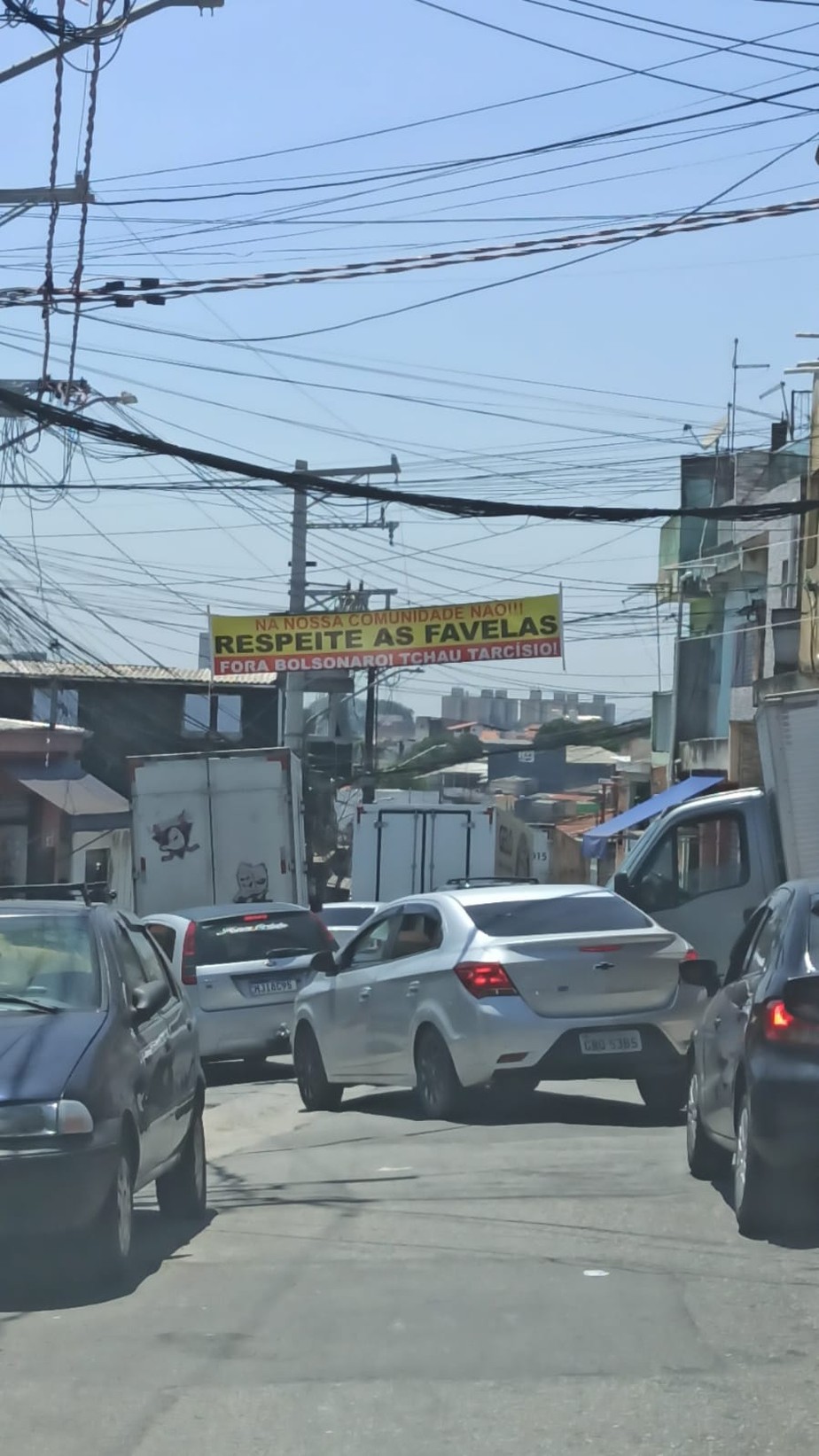 Paraisópolis, na região Sul, recebeu mais de 50 faixas contra Bolsonaro e Tarcísio