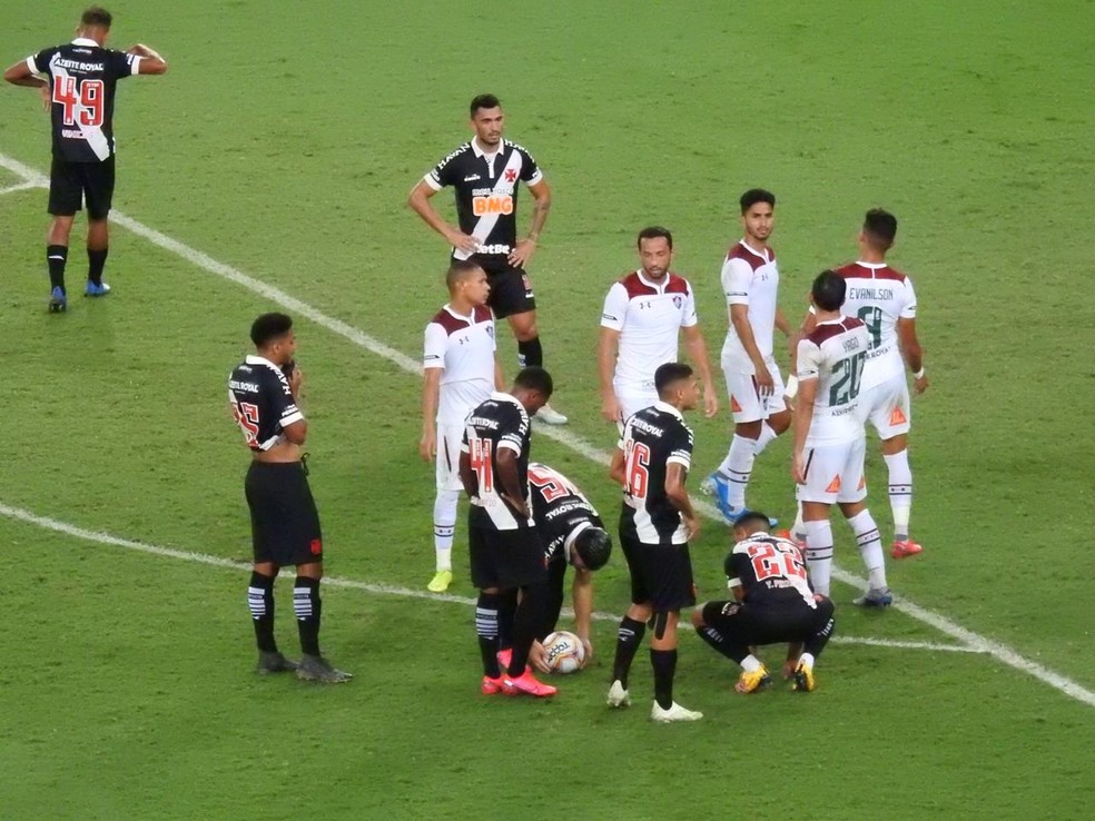 Contra o Fluminense, o Vasco passou em branco e acabou derrotado por 2 a 0 � Foto: Fred Gomes