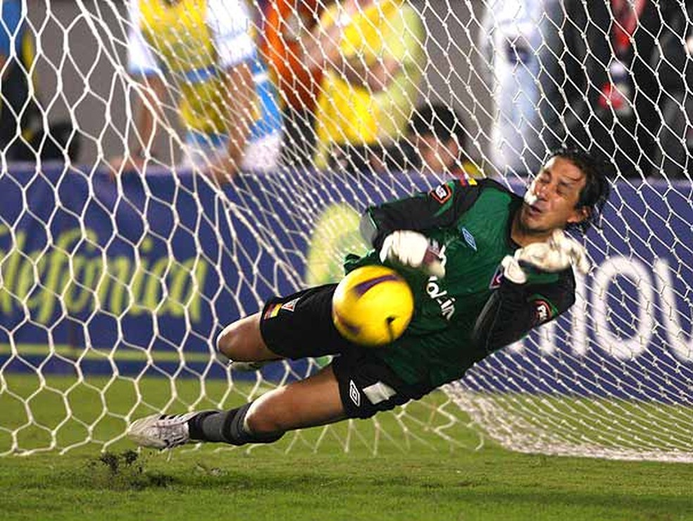 Cevallos pegou três pênaltis contra o Flu na final da Libertadores de 2008 — Foto: GloboEsporte.com