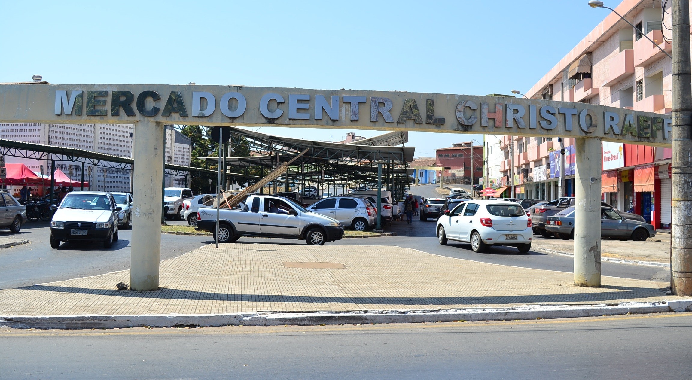 Ordem de serviço para autorização da reforma do Mercado Municipal de Montes Claros é assinada