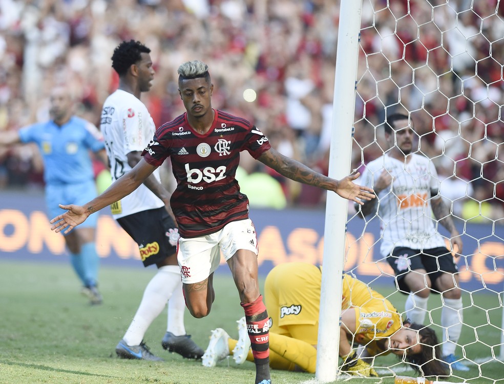Bruno Henrique marcou três vezes na recente vitória sobre o Corinthians por 4 a 1 — Foto: André Durão