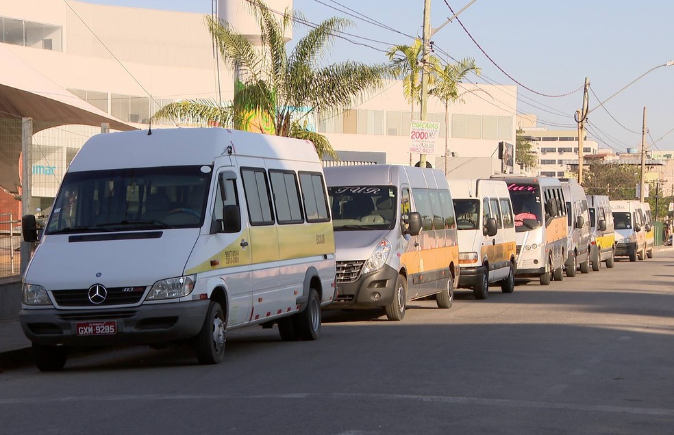 Motorista de vans aderiram ao protesto em Divinópolis (Foto: Reprodução / TV Integração)