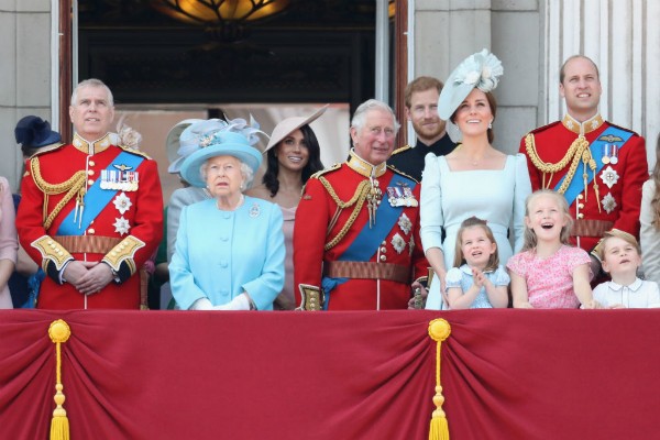 A rainha Elizabeth II e a família real  (Foto: Getty Images)