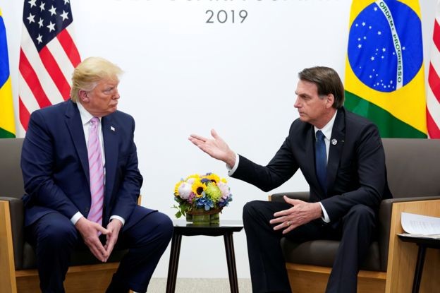 Brasil se aproximou significativamente dos EUA na gestão Bolsonaro, mas Trump não é reconhecido por fazer grandes concessões a aliados quando o que está em jogo é o interesse comercial do seu país (Foto: KEVIN LAMARQUE/REUTERS, via BBC News Brasil)