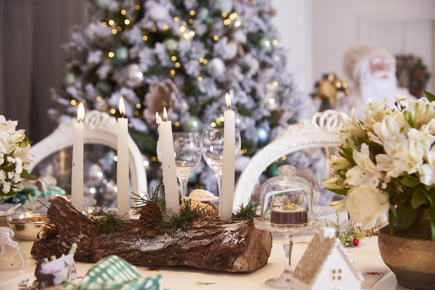 Ana Hickmann revela decoração de Natal com árvore gigante e enfeites brancos (Foto: André Loretti)