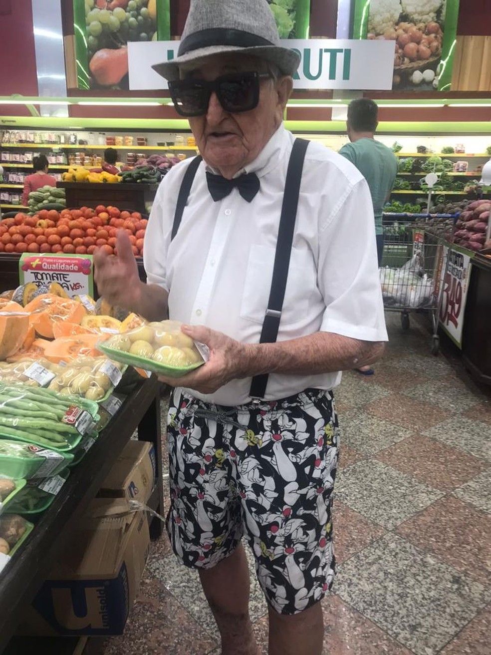 Vestido de personagem da Disney, idoso de 90 anos vence concurso de fantasia no interior de SP — Foto: Arquivo pessoal