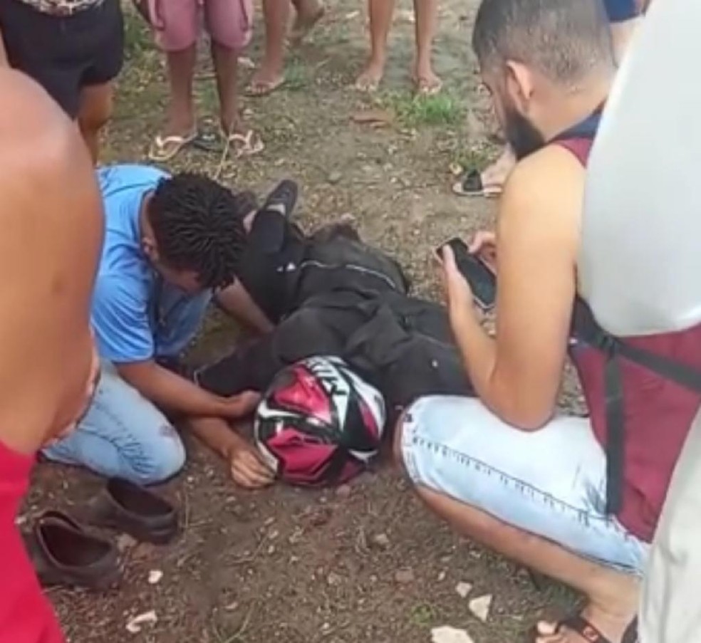 Motociclista fica ferido ap&oacute;s colidir com trem na Zona Norte de Natal &mdash; Foto: Reprodu&ccedil;&atilde;o