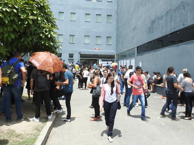 Provas de nível médio foram aplicadas na manhã deste domingo (19) (Foto: Indiara Bessa/G1 AM)